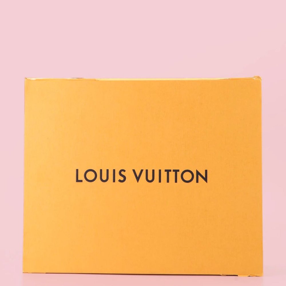 Louis Vuitton OnTheGo GM Tote in Monogram Giant Empreinte Leather - Picture 10 of 13